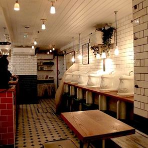 Οι Βικτοριανές τουαλέτες του Λονδίνου μεταμορφώθηκαν σε μυστικά μπαρ