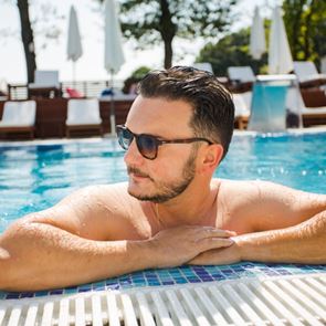 Τελικά, πόσο κακό σου κάνει το να κοιμάσαι με βρεγμένα μαλλιά