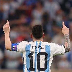 Πώς οι κερδοσκόποι του ίντερνετ βγάζουν χρήματα από τον Messi