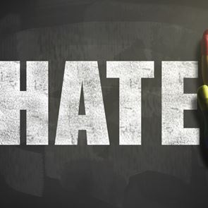 Η Meta έβγαλε χρήματα από το μίσος