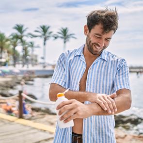 Μερικές συνήθειες που μας κάνουν να φαινόμαστε νεότεροι, σύμφωνα με την επιστήμη