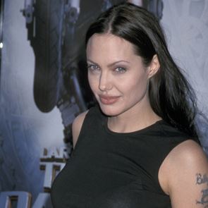 Ποια ηθοποιός είναι η νέα Lara Croft μετά την Angelina Jolie