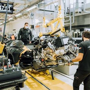 H Lamborghini και οι &#39;ήρωες των καλωδίων&#39; στην Ουκρανία