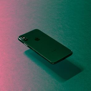 Γιατί το κινητό σου πάντα πρέπει να το αφήνεις με την οθόνη προς τα κάτω