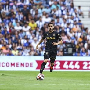 Ο αριστοκρατικός Cesc Fabregas τα φέρνει όλα στα μέτρα