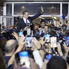 Στις 20 μονάδες η διαφορά ΝΔ – ΣΥΡΙΖΑ στις εκλογές 2023