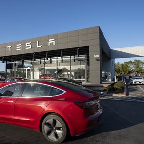 Η Tesla έχασε κεφαλαιοποίηση αντίστοιχη της Ford μέσα σε μία μόλις ημέρα