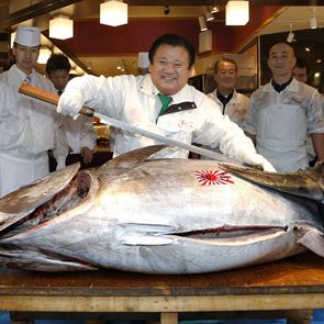 Εν τω μεταξύ στο Τόκιο, κάποιος αγόρασε τόνο αξίας €2.700.000