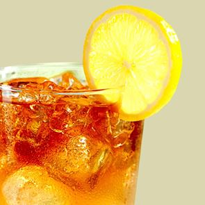 Spiked Arnold Palmer για τα μεσημέρια του καλοκαιριού