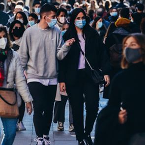 Κορονοϊός: Εφιάλτης με 7.335 νέα κρούσματα