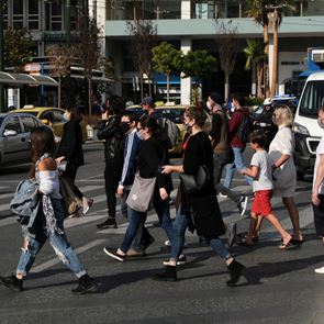 &lt;em>Κορονοϊός&lt;/em>: 2.422 νέα κρούσματα