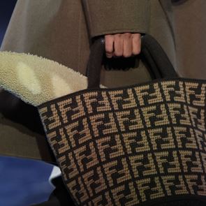 Θα κρατούσες ποτέ μία τσάντα που μοιάζει με φραντζόλα