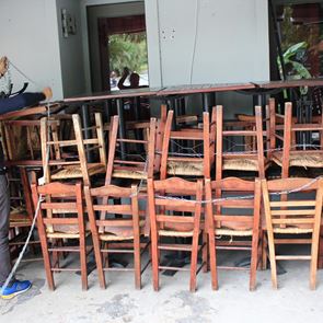 Ανοίγουν σταδιακά αγορά, σχολεία και εστίαση