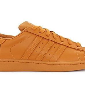 Ένα coffee table book για την ιστορία των adidas sneakers