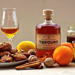 Updated μελομακάρονα με παλαιωμένο <em>τσίπουρο</em>