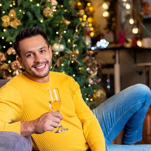 Χριστούγεννα: Πώς θα περάσεις και μόνος σου καλά