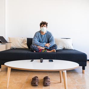 Τι ισχύει για την 5ήμερη καραντίνα και την αναρρωτική άδεια