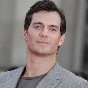 Ο Henry Cavill λέει πως &#39;ίσως είναι πολύ μεγάλος για τον James Bond