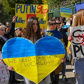 "Λυπηρή" ή "αναγκαία"; Οι Ρώσοι είναι διχασμένοι για την επίθεση στην Ουκρανία