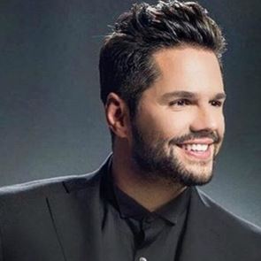 Αντιδράσεις για τραγούδι του Γιώργου Τσαλίκη σε χριστουγεννιάτικο πάρκο στα Τρίκαλα (video