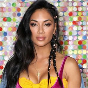 Η Nicole Scherzinger αποχαιρετά τον Ιανουάριο με λευκό μπικίνι
