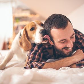 Είναι ωραίο να σε γλείφει ο σκύλος σου, αλλά ίσως είναι επικίνδυνο