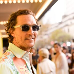 Ο Matthew McConaughey παίζει bingo με ηλικιωμένους