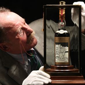 Αυτό το ουίσκι μόλις έσπασε το παγκόσμιο ρεκόρ δημοπρασίας