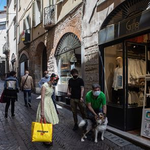 Πού οφείλεται η επιτυχία της Ιταλίας και της Σουηδίας στο δεύτερο κύμα του κορονοϊού
