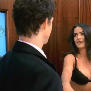 Το στήθος της Salma Hayek αποκτά (περίπου) δική του σειρά