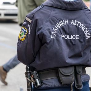 Πώς συνελήφθη ο γνωστός πρώην αστυνομικός-TikToker-Πατούσε το καζανάκι για να ξεφορτωθεί τα ναρκωτικά