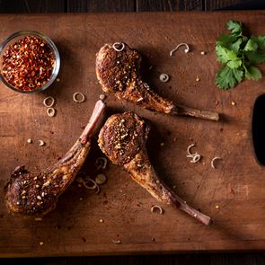 Πώς θα φτιάξεις τα τέλεια αρνίσια παϊδάκια