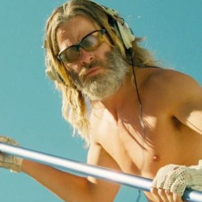 Πρώτο trailer για το Poolman με τον &#39;αγνώριστο&#39; Chris Pine