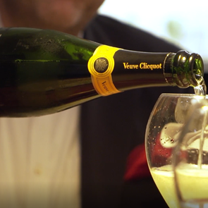 Veuve Clicquot Yellow Hour: Ο Ted Λέλεκας υποδέχεται τον Μιχάλη Νουρλόγλου
