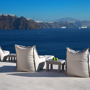 Αξέχαστες καλοκαιρινές στιγμές κάτω από τον ήλιο της Σαντορίνης