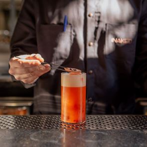 Το Naked Ath. μας ξαναβγάζει στην πλατεία Αγίας Ειρήνης