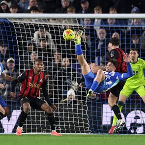 Δείτε την απίστευτη γκολάρα του Μπάμπη Κωστούλα με τη Μπράιτον (video