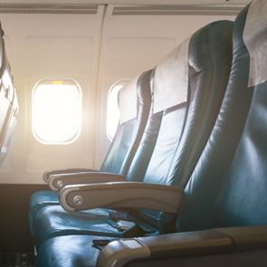 Αεροπορική εταιρεία αναγκάζει υπέρβαρους ταξιδιώτες να αγοράζουν 2 εισιτήρια