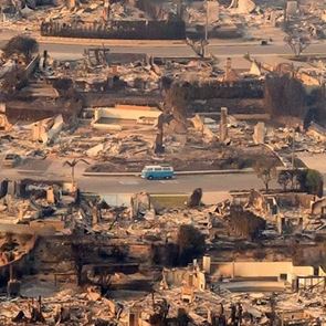 Φωτιές στο Λος Άντζελες | Ο Γιώργος Σατσίδης μας μεταφέρει εικόνες από μια πόλη στο χείλος της απελπισίας