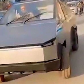 Αυτό είναι το Cybertruck του Πακιστάν-Πώς συγκρίνεται με το γνήσιο Tesla