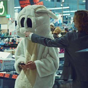 &#39;Ατυχές Πήδημα ή Παλαβό Πορνό&#39;, μία ημίτρελη περίπτωση ταινίας