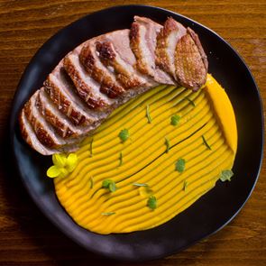 Κρέας υψηλής ποιότητας στην καταπράσινη αυλή του Steak Alive