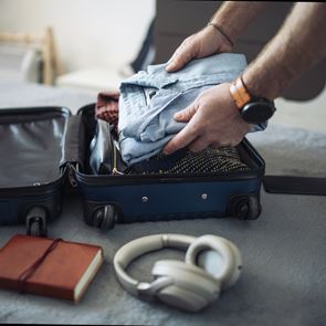 Πώς να μην τσαλακώνονται τα ρούχα σου στη βαλίτσα