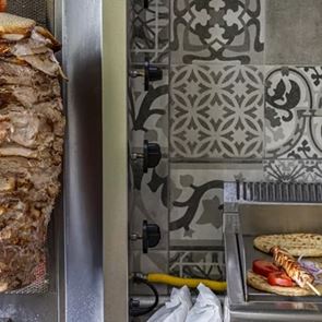 Τα νέα, επικά σουβλάκια της Αθήνας