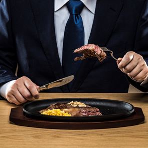 Μήπως το παρακάνεις με το κρέας