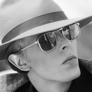 Γυαλιά ηλίου με γκρι φακούς για τον χειμώνα