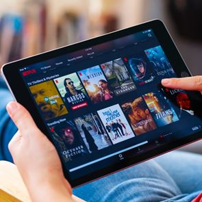 H σειρά που βλέπουν όλοι αυτήν την εβδομάδα στο &lt;em>Netflix&lt;/em>