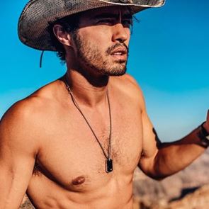 Darren Barnet, ο πρώτος ambassador της Victoria&#39;s Secret