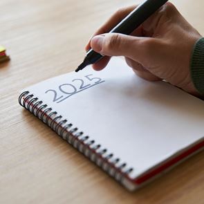 Οκτώ αποφάσεις που ΔΕΝ πρέπει να πάρεις για το 2025