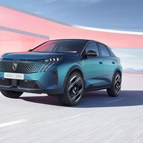 Οι πρώτες εικόνες και το απίστευτο εσωτερικό του νέου Peugeot E-3008